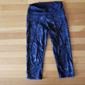Size 4 lululemon capri tights